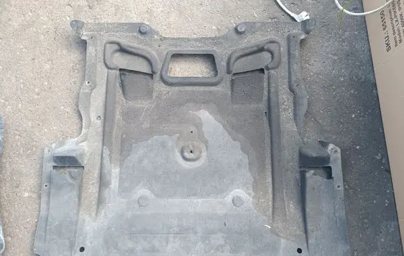 BMW 6 F06 Gran coupe Engine splash shield/under tray 51758037629 8037629
