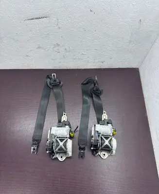 Volkswagen Golf VII Set of seat belts 34172624B 34172625B 5G4857705M