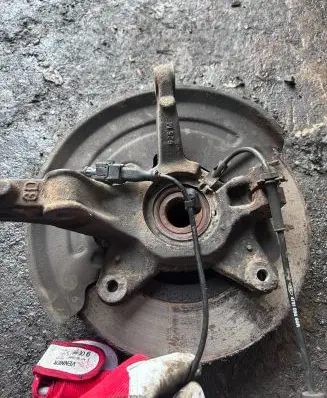 Mercedes-Benz Citan W415 Front wheel hub