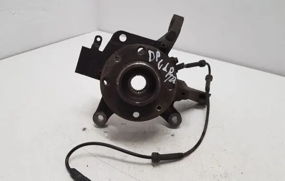 Renault Captur Front wheel hub spindle knuckle