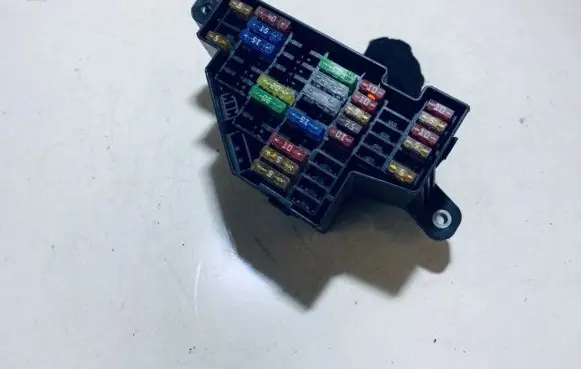 Volkswagen Golf V Fuse box set 14090402393