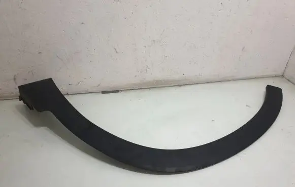 Fender trim (molding)