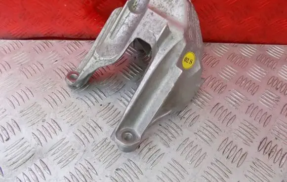 Audi A4 S4 B9 Engine mounting bracket 4M0199307AS