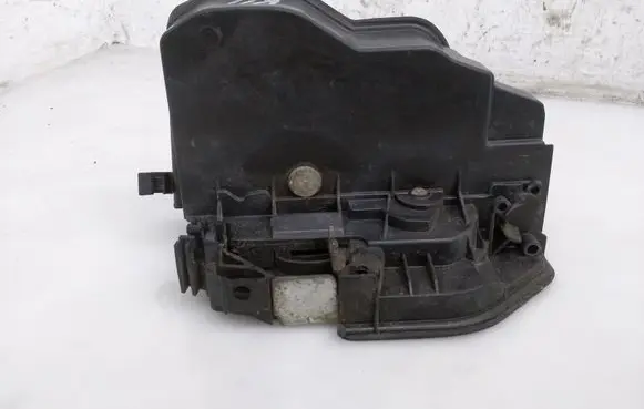 BMW X5 E70 Front door lock 7276681