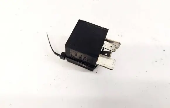 Volkswagen Polo IV 9N3 Other relay 7M0951253A 95VW10K705CA
