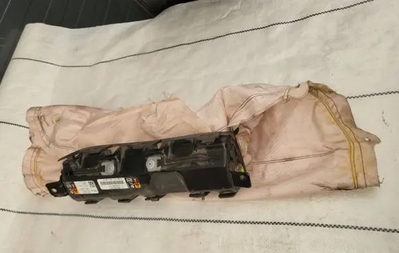 Tesla Model S Knee airbag 100526000h