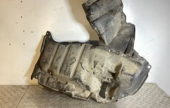 Toyota Avensis T220 Engine splash shield/under tray 51441