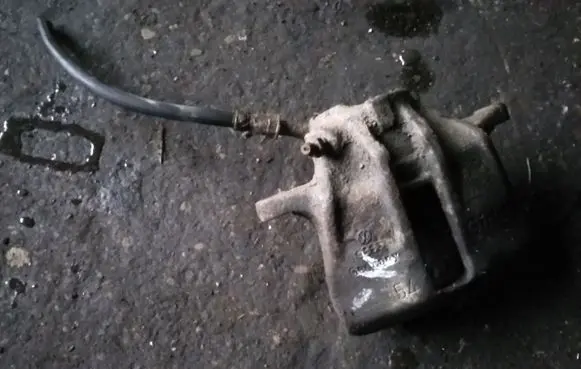 Volkswagen Golf III Front brake caliper