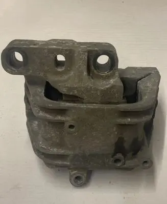 Volkswagen PASSAT B6 Engine mount bracket 1K0199262
