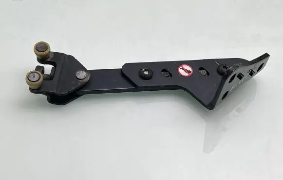 Peugeot Traveller Sliding door lower roller guide/hinge 98080759