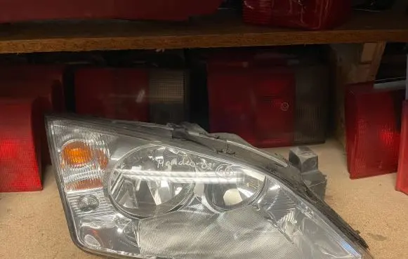 Ford Mondeo Mk III Headlight/headlamp 1305235545 0301174602