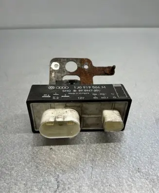 Coolant fan relay