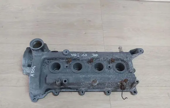 Toyota Yaris Rocker cam cover 