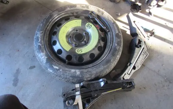 Volkswagen Golf VII R16 spare wheel 