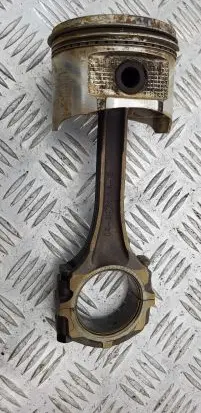 Nissan Terrano Piston with connecting rod