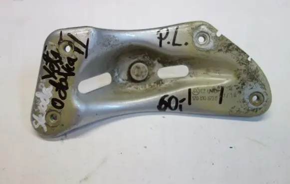 Skoda Yeti (5L) Fender mounting bracket 1Z0810679F