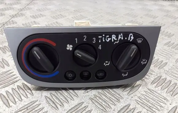 Opel Tigra B Interior fan control switch 031110H