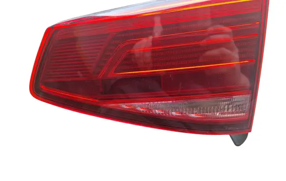 Volkswagen PASSAT B8 Tailgate rear/tail lights 195296