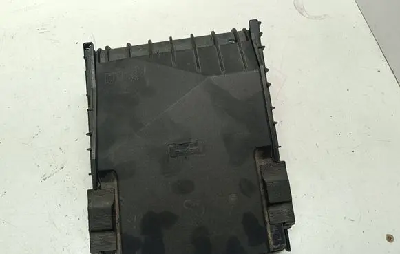 Volkswagen Tiguan Fuse box cover 1K0937132F 1K0937132G