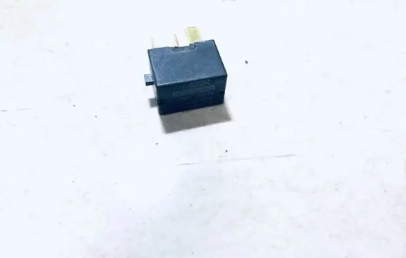 Mercedes-Benz CLK A208 C208 Other relay a0025421319 y23134b52x336