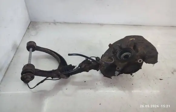Toyota Land Cruiser (J120) Front wheel hub 