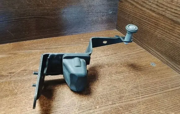 Renault Master III Sliding door upper roller guide/hinge 77950673R