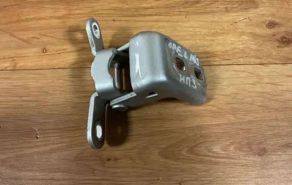 Opel Insignia A Rear door lower hinge A046574 0480