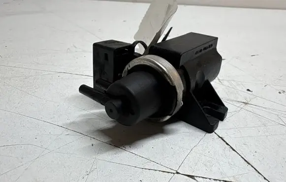 BMW 3 E90 E91 Turbo solenoid valve 72279600 05T221 2242206