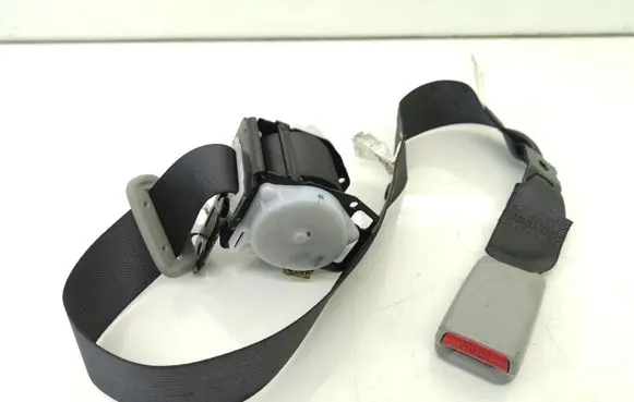 Middle seatbelt (rear)