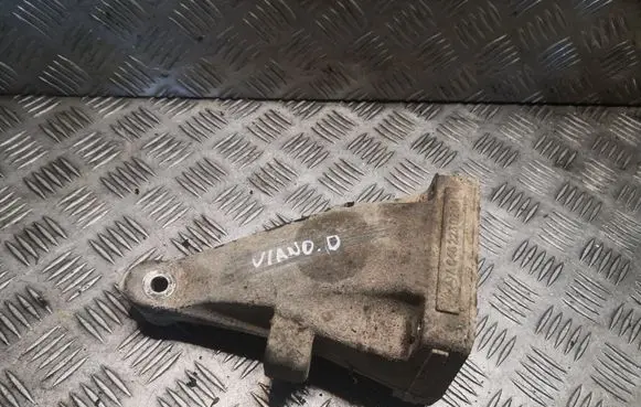 Mercedes-Benz Vito Viano W639 Engine mounting bracket 6462230204 A6462230204