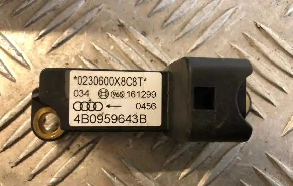 Audi A4 S4 B6 8E 8H Airbag deployment crash/impact sensor 4B0959643B 161299 0230600X8C8T