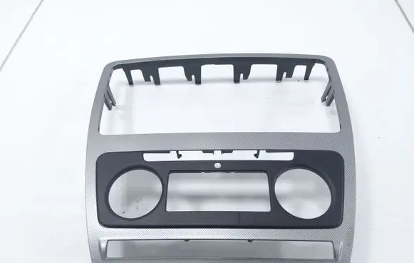 Skoda Octavia Mk2 (1Z) Radio/GPS head unit trim 