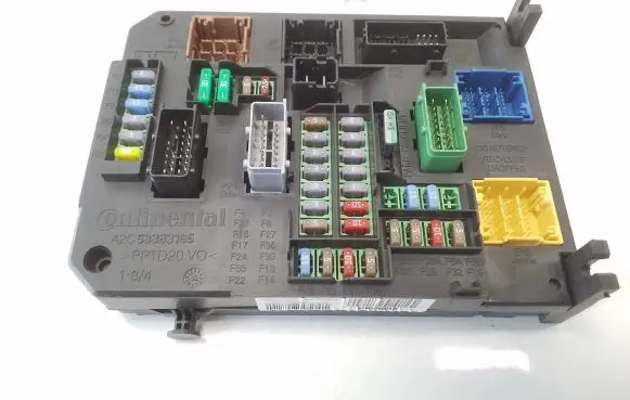 Citroen C4 II Fuse module 9806687980