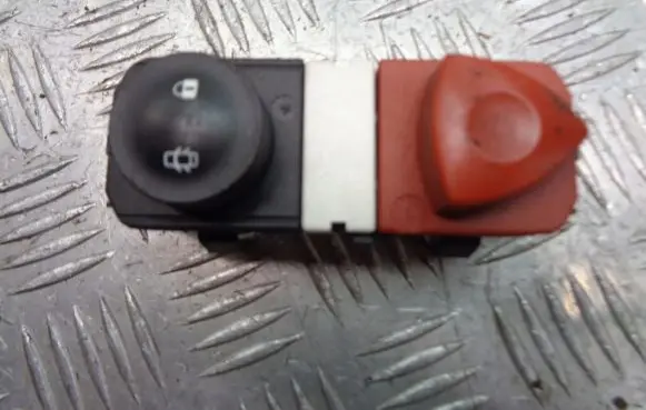 Renault Scenic II - Grand scenic II Hazard light switch