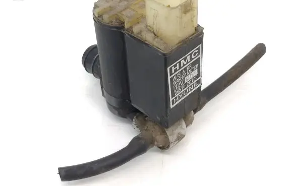 Hyundai Tucson JM Windscreen/windshield washer pump 985102C100