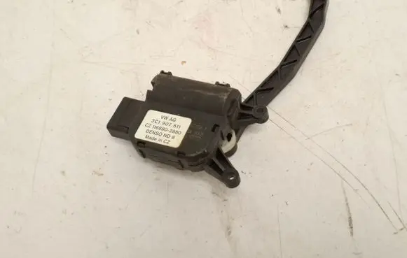 Volkswagen Golf V Air flap motor/actuator 3C1907511