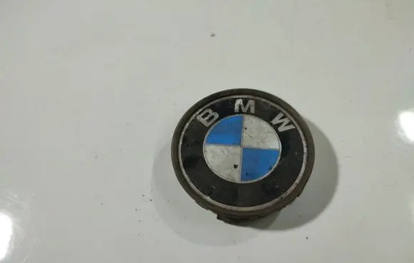 Nissan Primera Original wheel cap 6768640