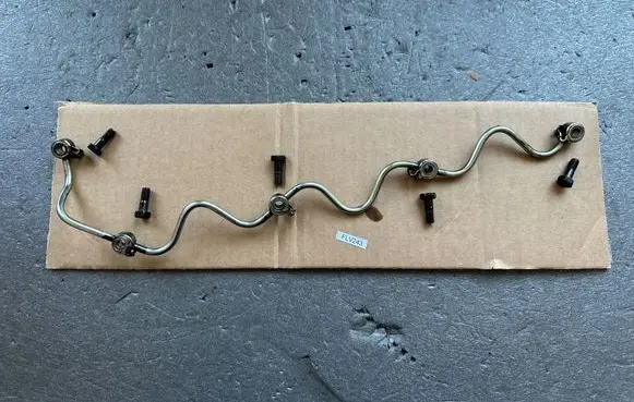 Nissan Patrol Y61 Fuel injector supply line/pipe 166702W201 16666AD211