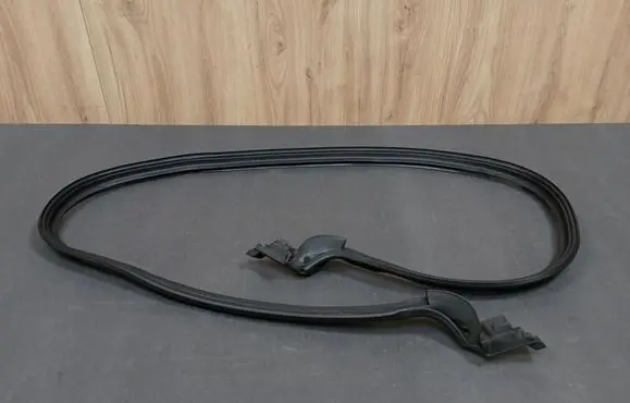 Mercedes-Benz E A207 Trunk rubber seal (body) 2077500398 A2077500398