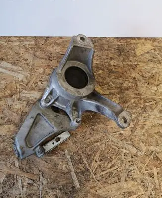 Honda Civic Engine mount bracket