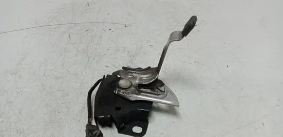 Engine bonnet/hood lock/catch