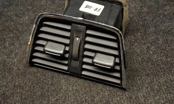Rear air vent grill