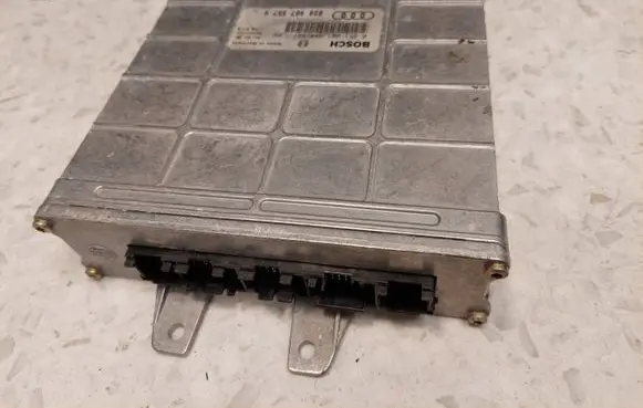 Audi A4 S4 B5 8D Engine control unit/module 8D0907557H 0261203940