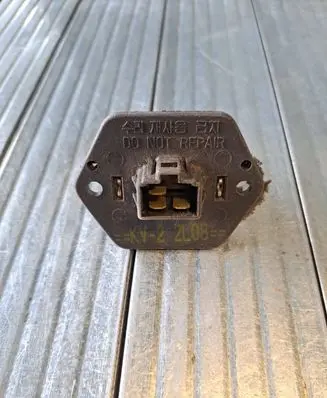 KIA Carnival Heater blower motor/fan resistor KV22L08