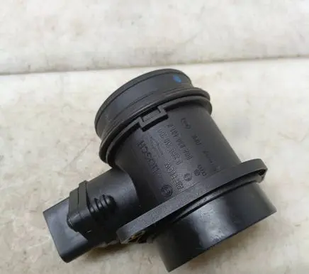 Volkswagen PASSAT B5.5 Mass air flow meter 0280218100 06A906461N
