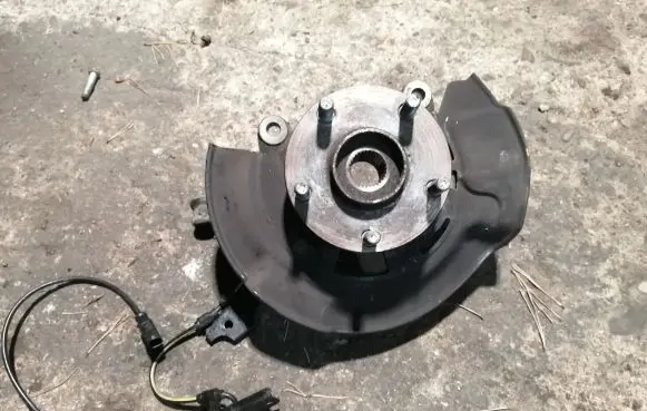 Toyota Verso Front wheel hub