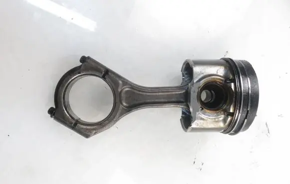 Subaru Impreza III Piston with connecting rod 