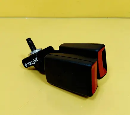 Rear seatbelt buckle