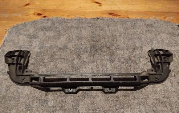 Audi TT Mk1 Rear bumper mounting bracket 8N0807458A