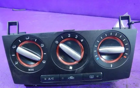 Mazda 3 I Climate control unit C7302